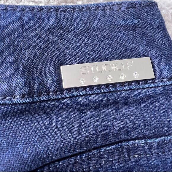 STUDIO F Colombian butt lifting Button Skinny Jeans. Size 6 US - Picture 7 of 11